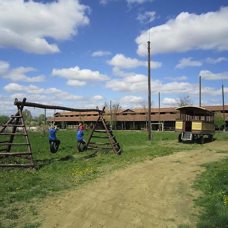 Nyirfaliget Lovaskemping Es Turistahaz Otel Nyíregyháza Dış mekan fotoğraf