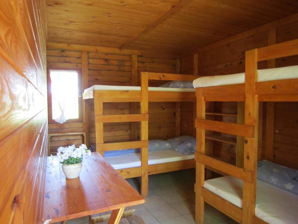 Nyirfaliget Lovaskemping Es Turistahaz Otel Nyíregyháza Oda fotoğraf