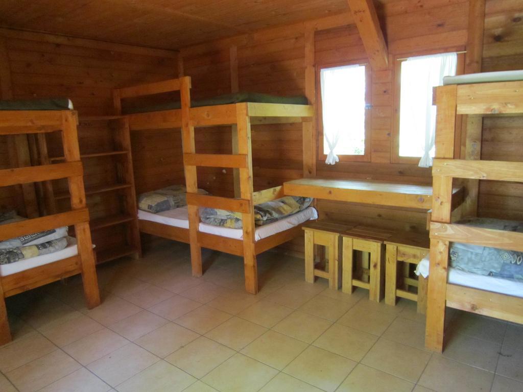 Nyirfaliget Lovaskemping Es Turistahaz Otel Nyíregyháza Oda fotoğraf