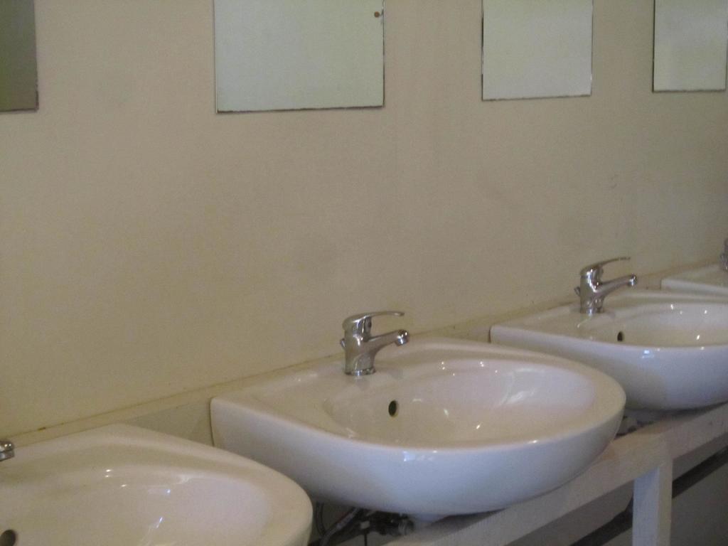 Nyirfaliget Lovaskemping Es Turistahaz Otel Nyíregyháza Oda fotoğraf